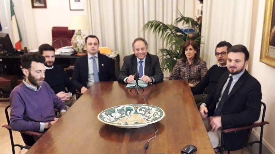 Il sindaco di Caltagirone: da oggi si pagano due mensilità ai dipendenti e pure i servizi arretrati